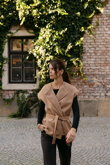 Vlněná vesta Camel